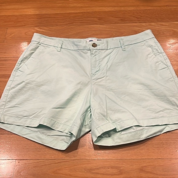 Old navy women’s mint green color shorts size 14 - Picture 1 of 10
